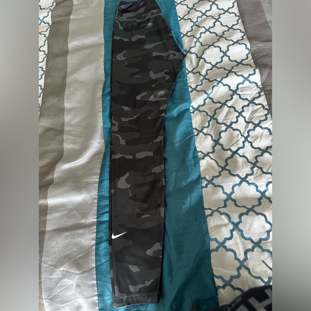 Women’s Nike Dri-Fit leggings. Black Camo color. Size: Small.